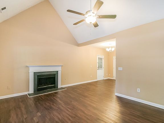 5th image of 36 Stonehaven Dr