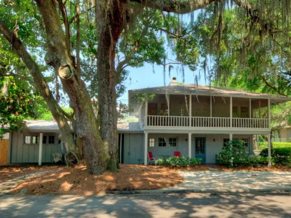 121 Grove Ln, Saint Simons Island, GA 31522
