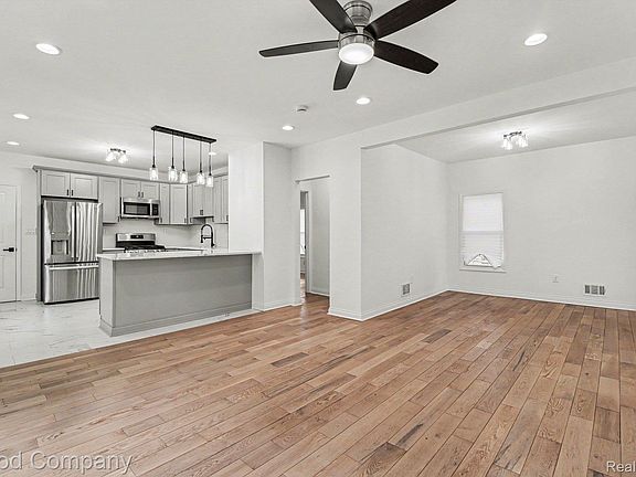 4th image of 2463 Seyburn St
