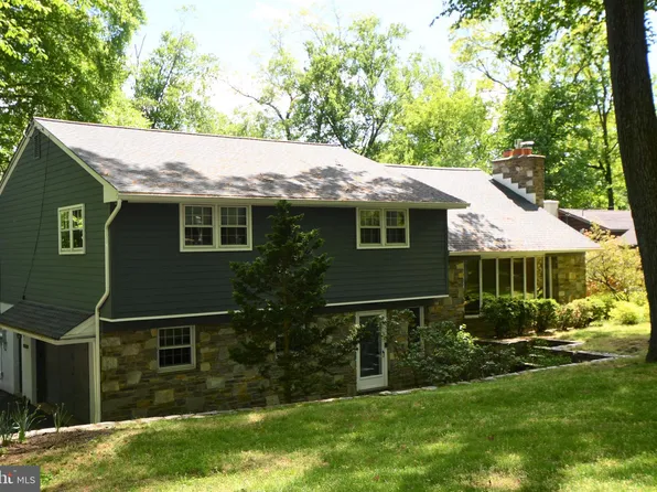 2135 Country Club Dr, Huntingdon Valley, PA 19006