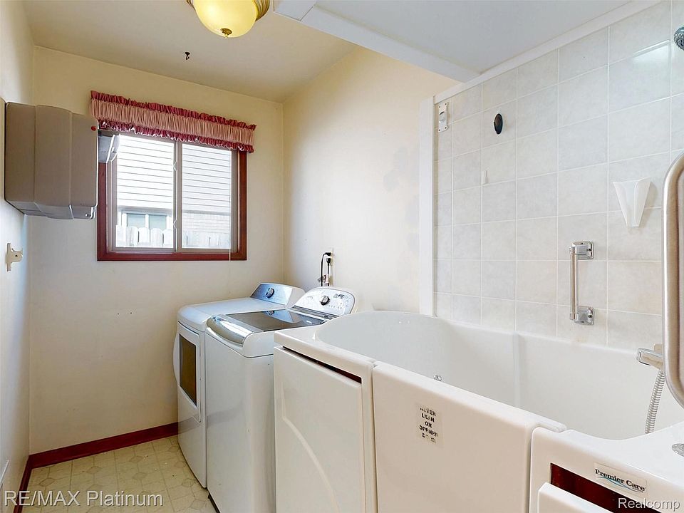 43940 Cadburry Dr, photo 12