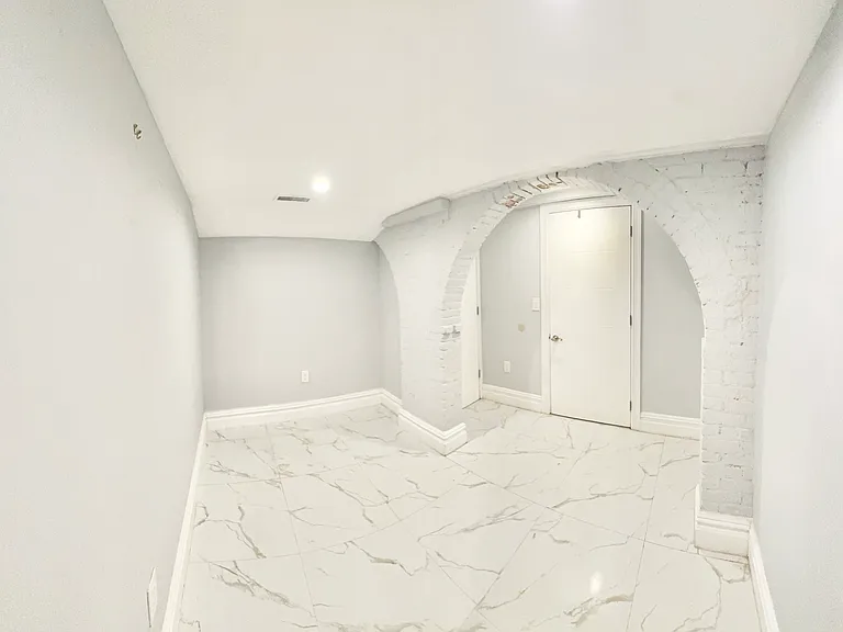 223 Washington Ave #1 — Photo 11