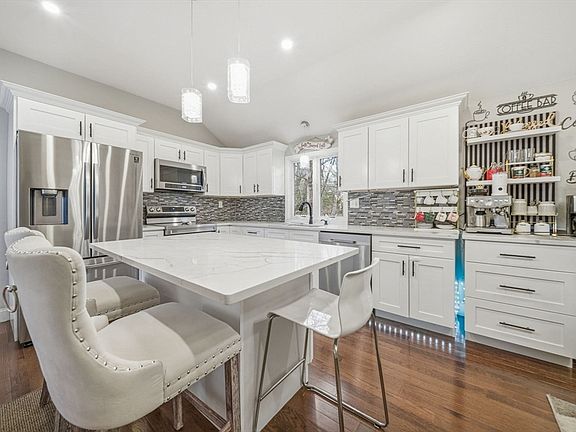 5th image of 30 Glendale Ave