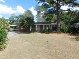204 Lakeview Dr, Sylvester, GA 31791