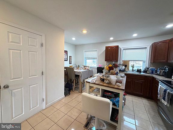 4th image of 3115 Gilham St