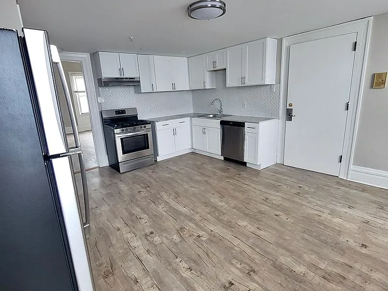 607 E Carson St — Photo 10