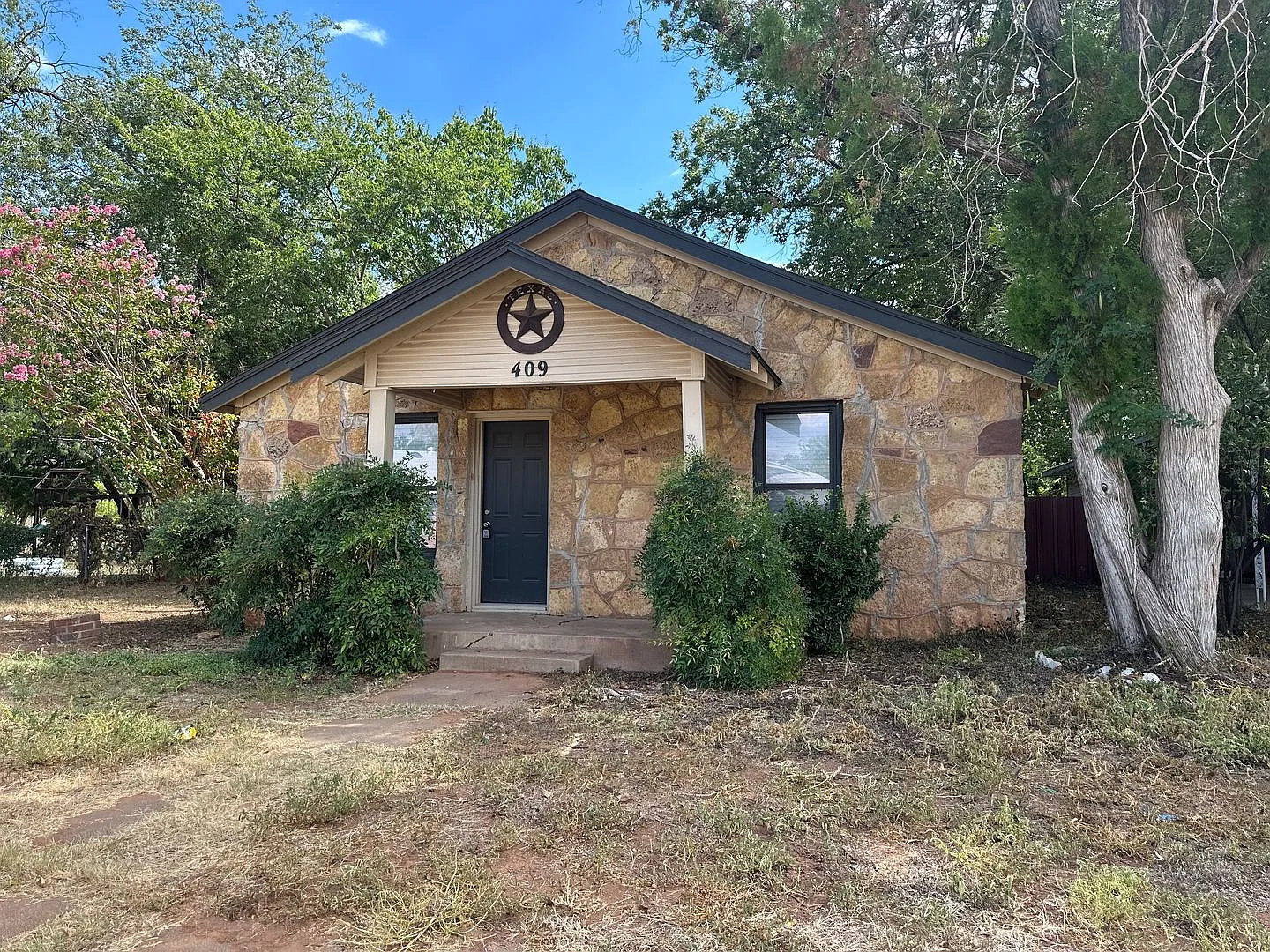 2 Bedroom | 1 Bath | Updated In 2025! — Photo 1