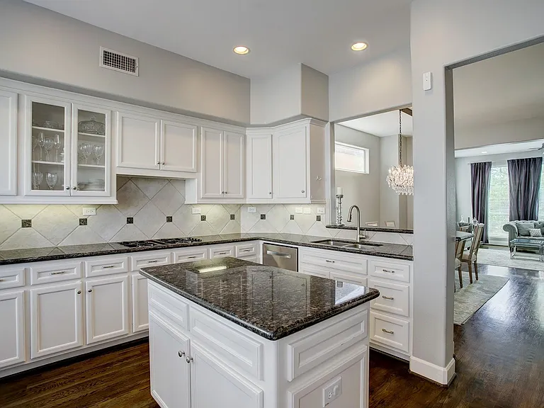 618 Asbury St — Photo 18
