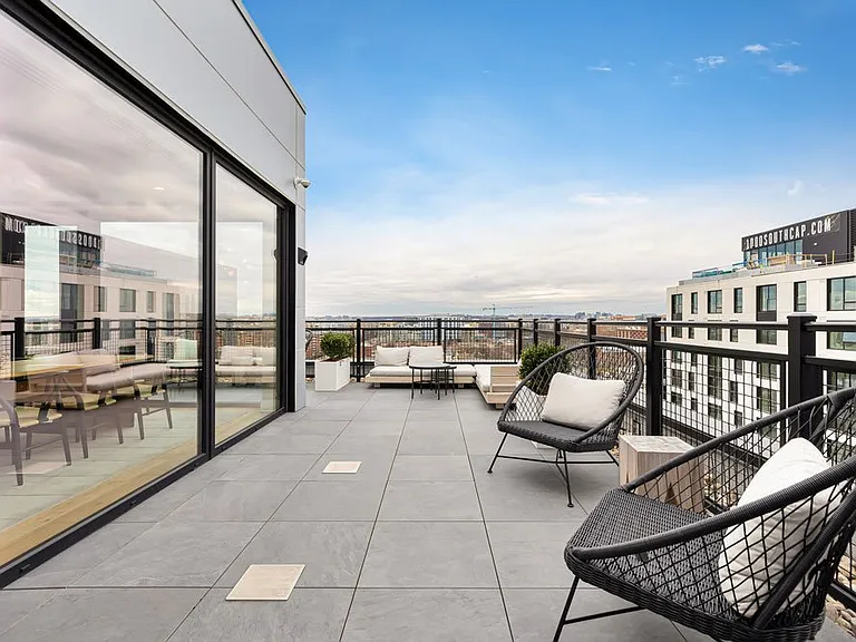 Rooftop - Outside Lounge