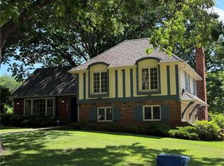 8117 Granada St, Prairie Village, KS 66208