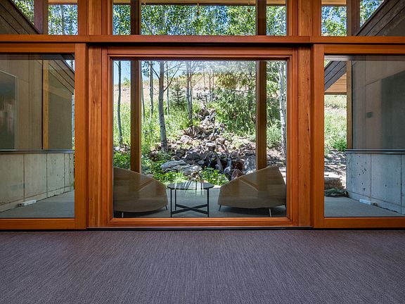4th image of 250 Foxglove Ln