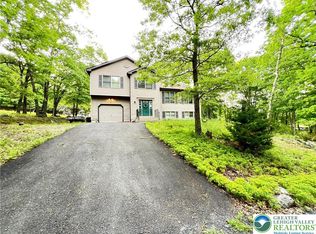 107 Warbler Ct, Bushkill, PA
