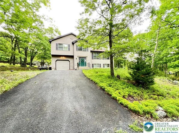 107 Warbler Ct, Bushkill, PA 18324