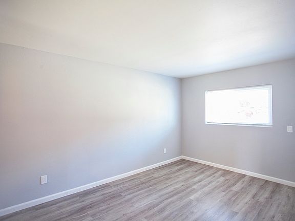 3rd image of 1909 C Ave APT 7