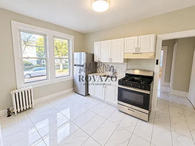 2 bed, 650 sqft, $1,850 — Photo 1