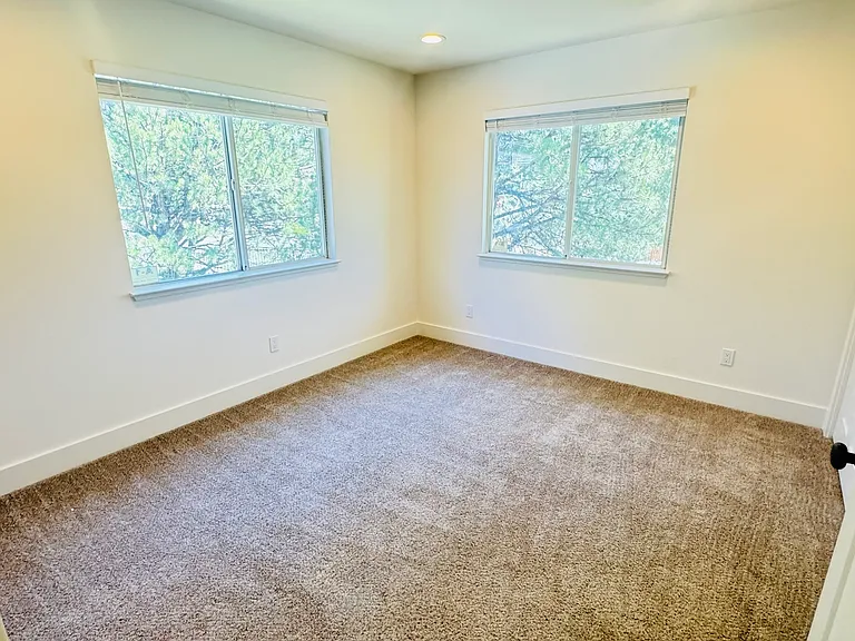 3953 Pheasant Dr — Photo 6