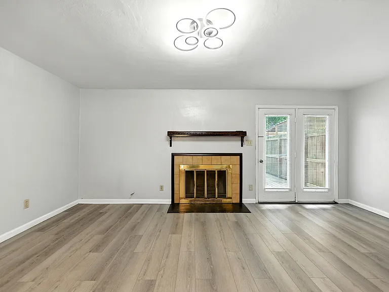 302 Seeman Ct — Photo 18