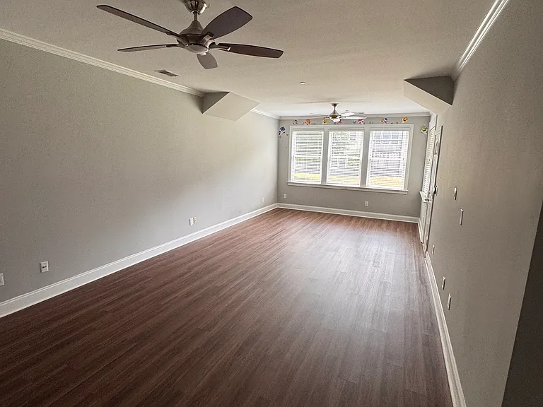 1454 Montclair Ct — Photo 13