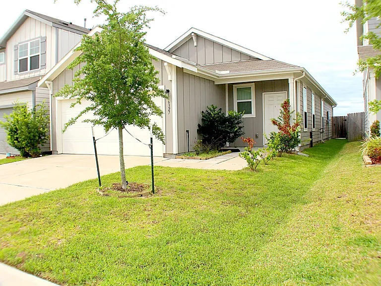 6327 Ballard Brook Ln — Photo 1