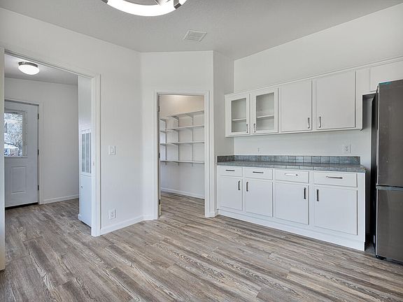 5th image of 4832 Summers Ln