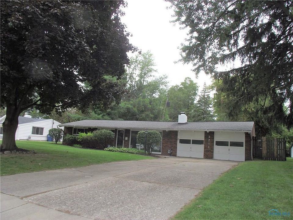 1st image of 3211 E Lincolnshire Blvd