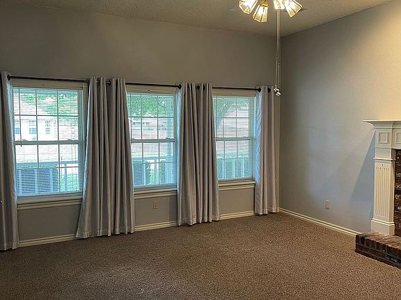 3rd image of 2608 Trailwood Dr