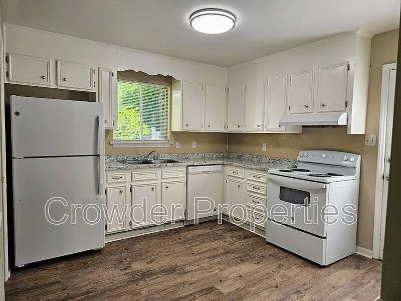 3 bed, 1.5 bath, 1084 sqft, $1,500 — Photo 4