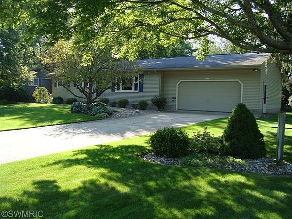 2nd image of 1949 Lawnel Ave