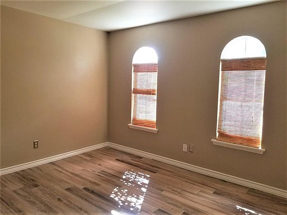 3rd image of 1821 Amazon Dr