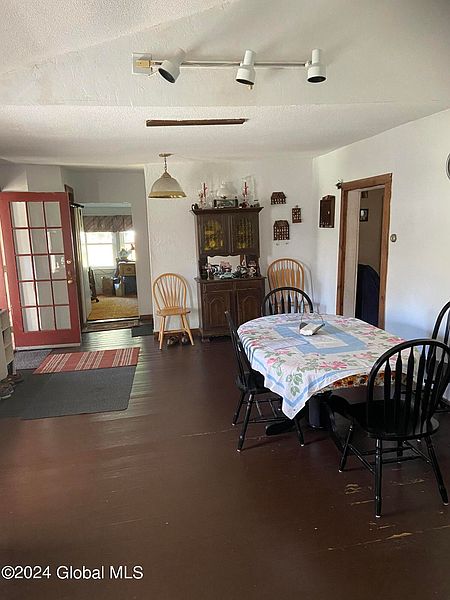 5th image of 408 Reynolds Road