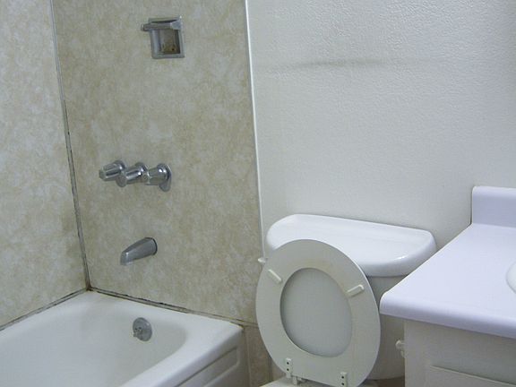 3rd image of 124 E 13th St APT 10