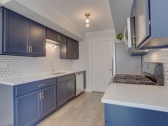 5th image of 9311 W 142nd St #1