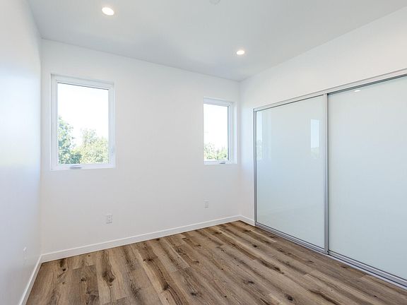 4th image of 5653 Hazeltine Ave #4