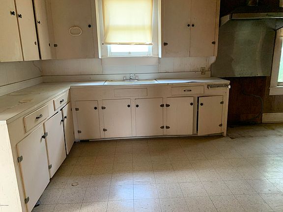 5th image of 304 E Keller St