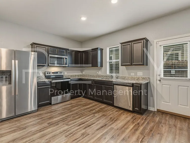 518 Woodpecker Run — Photo 11