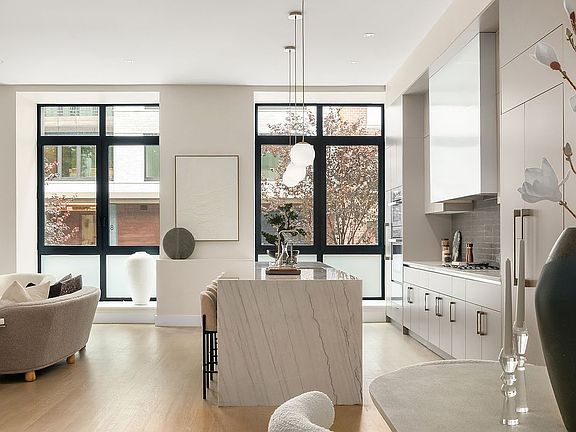 5th image of 435 W 19th St