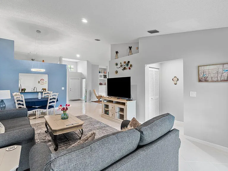 7916 Coral Pointe Dr — Photo 8
