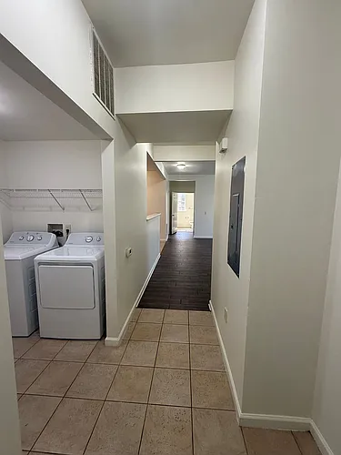 Maverick Apartments! Photo 1