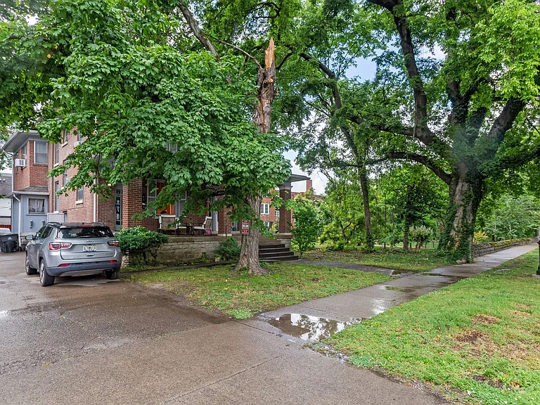 Abh - 2111 A/B/C/D Belmont — Photo 20