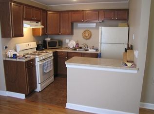 925 N Brainard St, Naperville, IL 60563