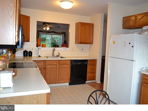 3rd image of 848 Sabina Cir