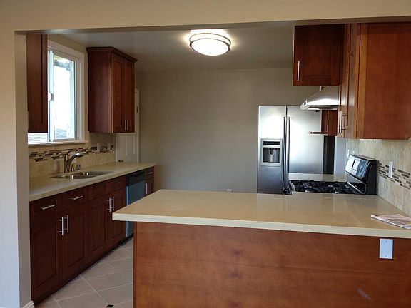 4th image of 429 Kains Ave #A