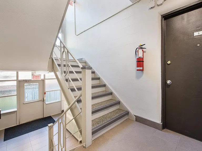 8 Oakwood Ave N #3 — Photo 9