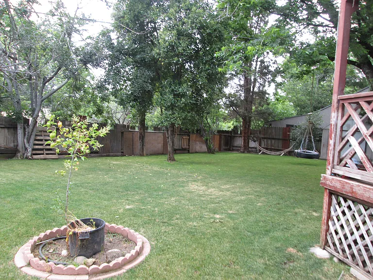 3032 N Inyo St — Photo 22