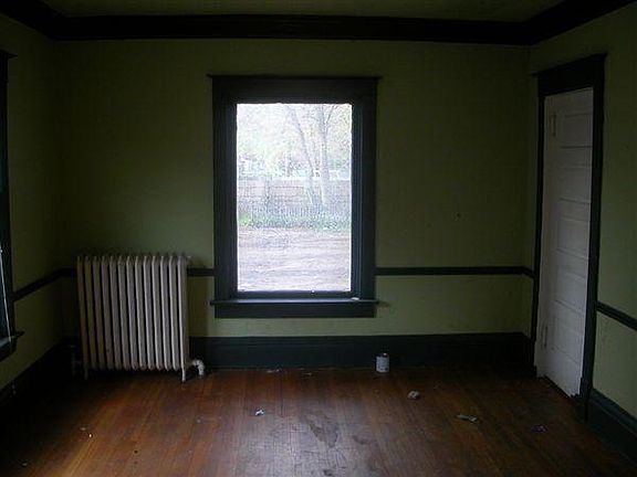2nd image of 1201 Lake Dr SE