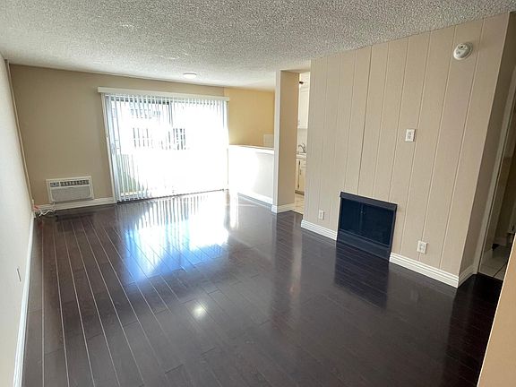 3rd image of 2414 S Barrington Ave #109