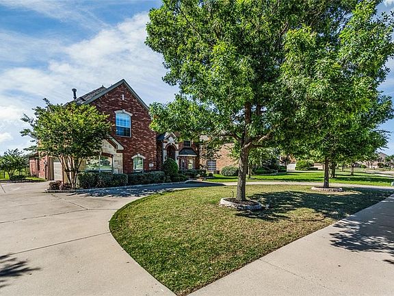 3rd image of 10206 Broadmoor Ln