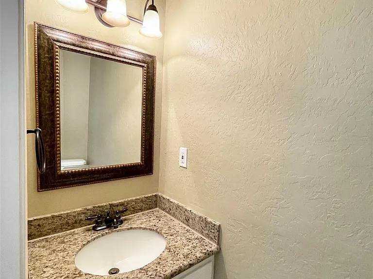 15006 Elmont Dr — Photo 29