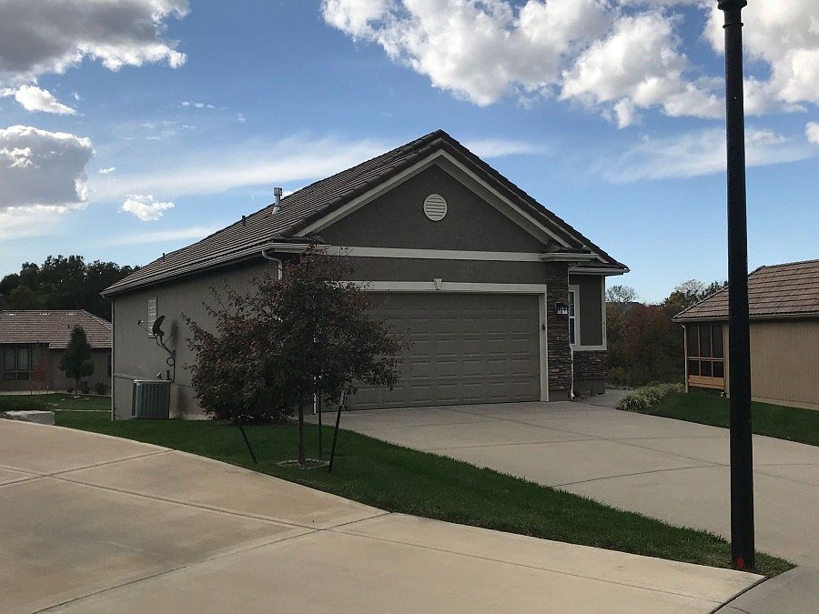 2nd image of 4325 NE Park Lake Cir