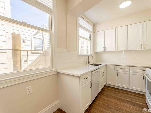 5th image of 910 Bay St APT 12